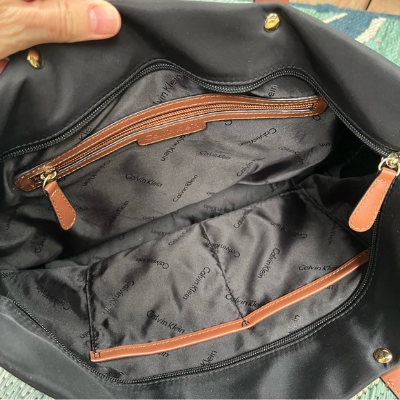 Clavin Klein black and brown classic purse - Picture 12 of 12